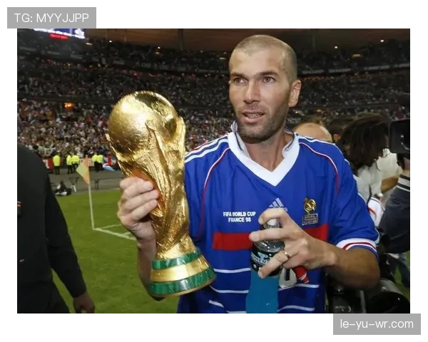 齐达内中场体系重塑现代足球战术标杆