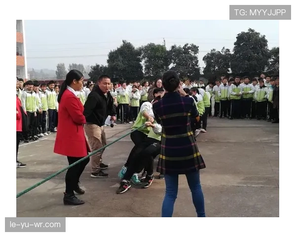 越南队金星旗帜高扬，团结凝聚展现顽强竞技精神