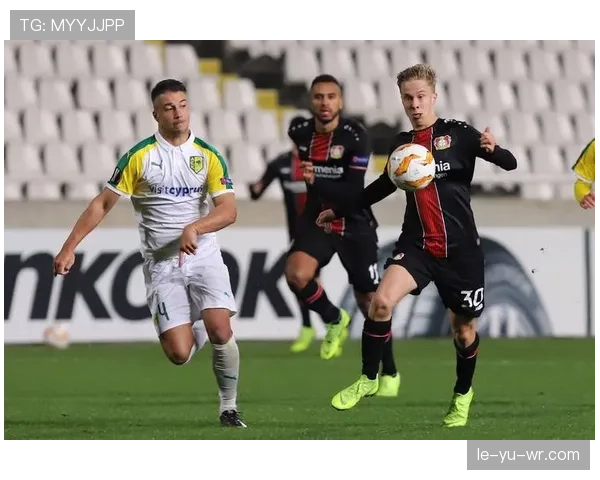 爱尔兰中场表现稳健，助球队赢得关键胜利提升出线竞争力