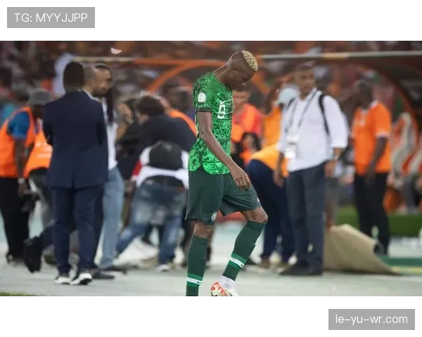 奥斯梅恩赛场闪耀背后：家庭奋斗故事引发广泛关注