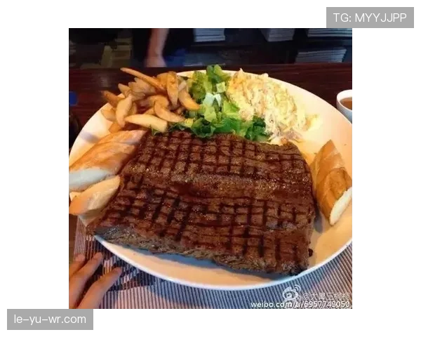 菲尔普斯退役后每天吃六顿饭，教练说他光早餐就能干掉一整只烤鸡